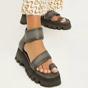 FREE PEOPLE Maddox Lug Sole Chunky Sandals in Pebble Gray Boho - Size US 8